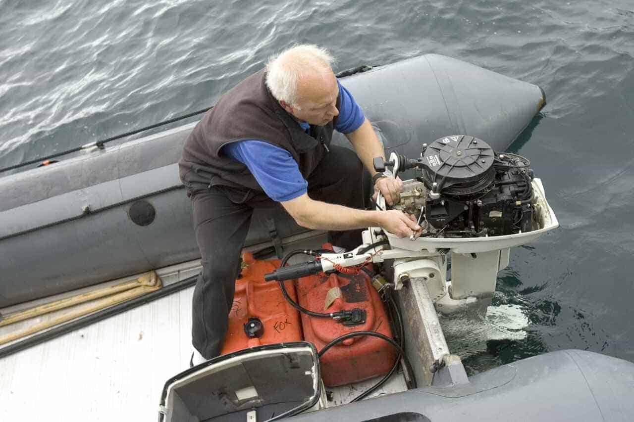 Viktigheten av regelmessig vedlikehold for båtens motor